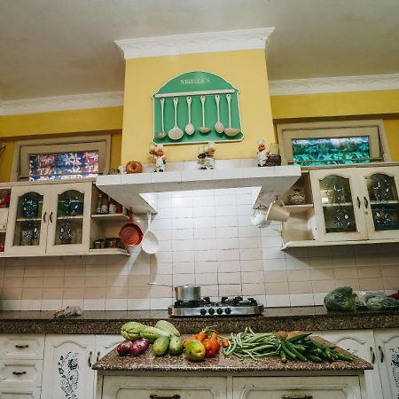 Rock Cliff Home Stay 실롱 외부 사진