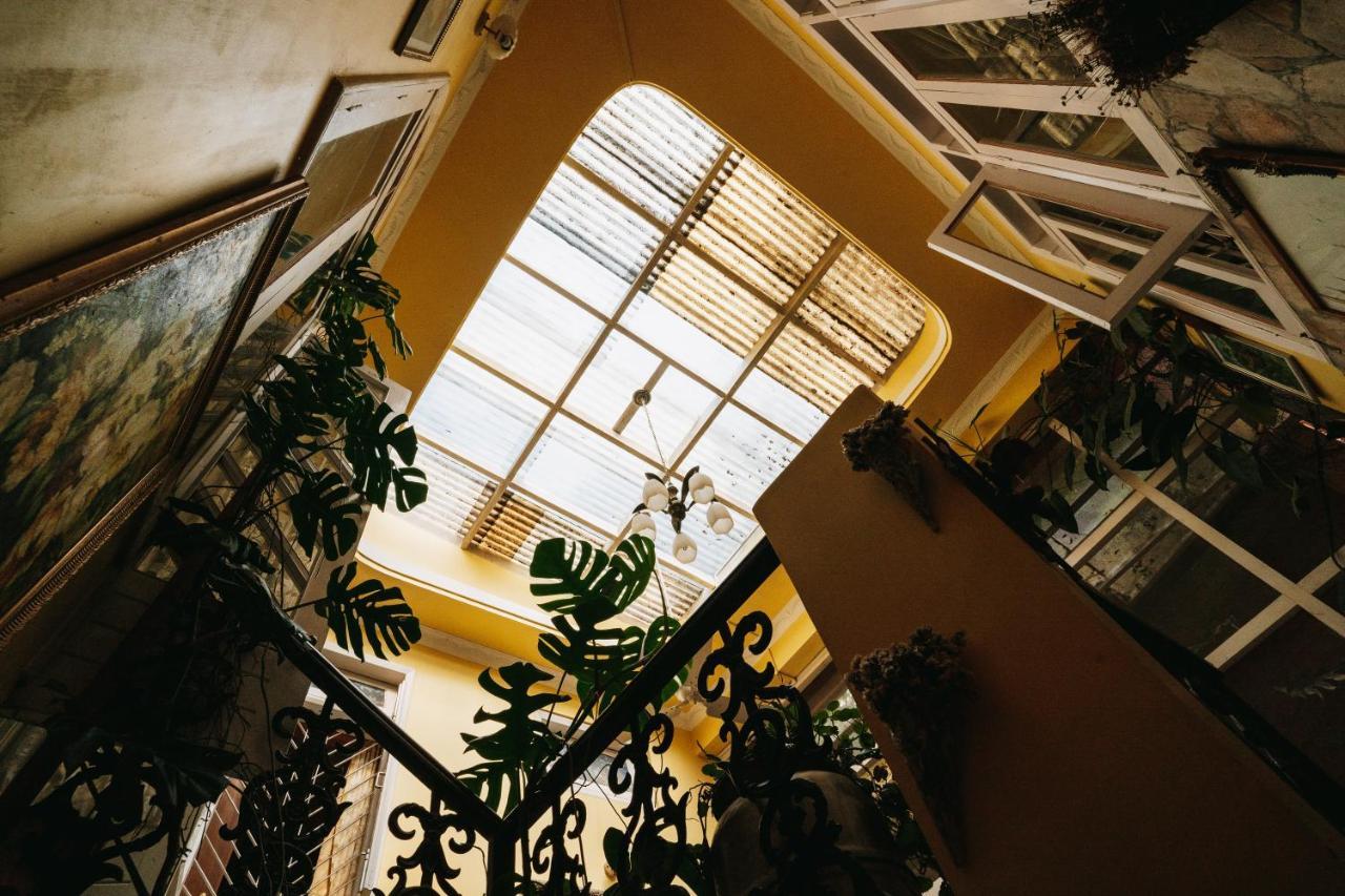 Rock Cliff Home Stay 실롱 외부 사진
