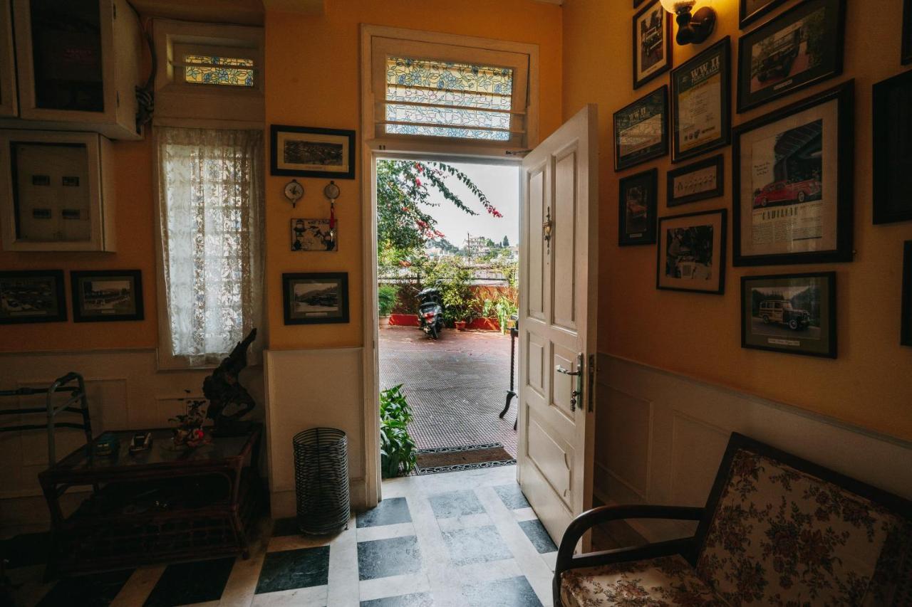 Rock Cliff Home Stay 실롱 외부 사진