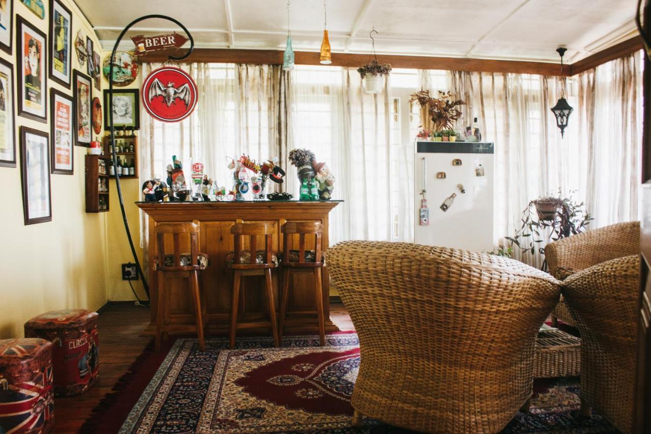 Rock Cliff Home Stay 실롱 외부 사진