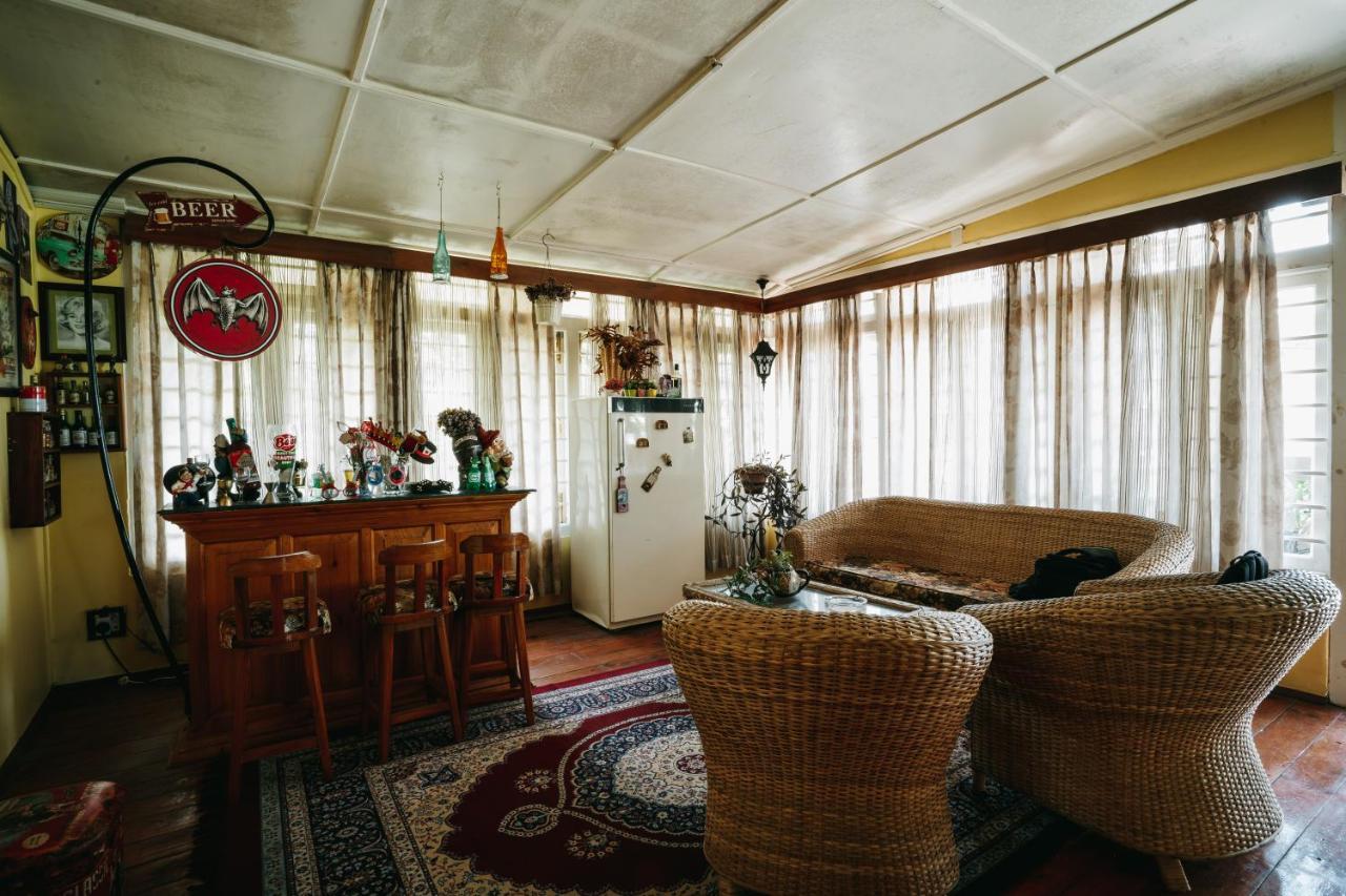 Rock Cliff Home Stay 실롱 외부 사진