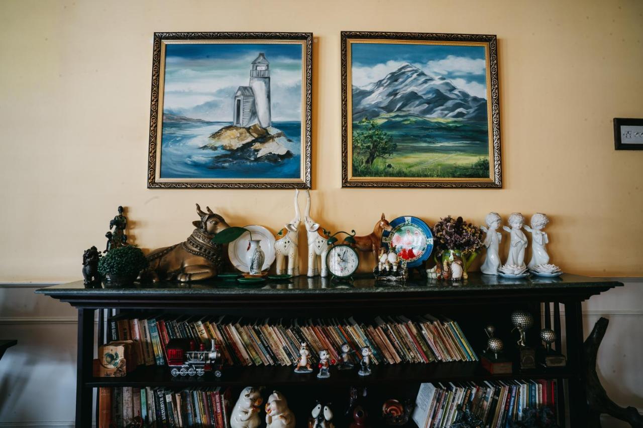 Rock Cliff Home Stay 실롱 외부 사진