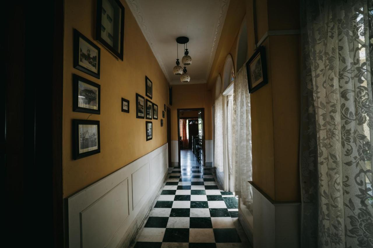 Rock Cliff Home Stay 실롱 외부 사진
