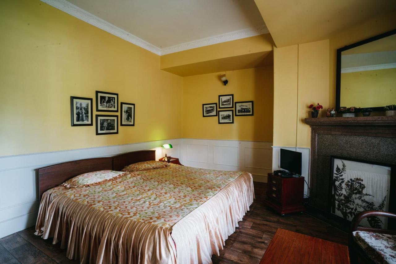 Rock Cliff Home Stay 실롱 외부 사진
