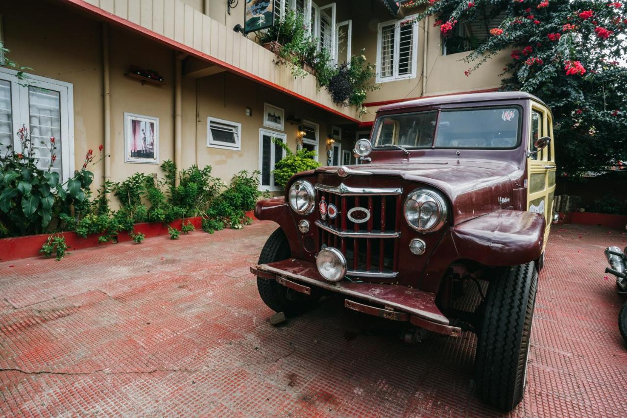 Rock Cliff Home Stay 실롱 외부 사진