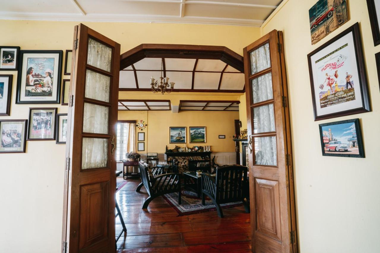 Rock Cliff Home Stay 실롱 외부 사진