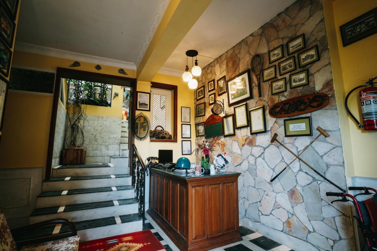 Rock Cliff Home Stay 실롱 외부 사진