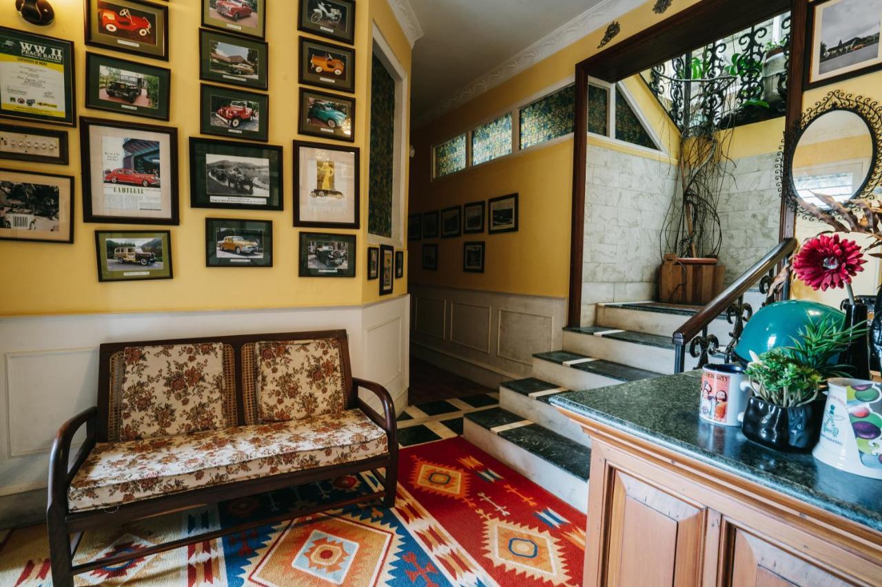 Rock Cliff Home Stay 실롱 외부 사진