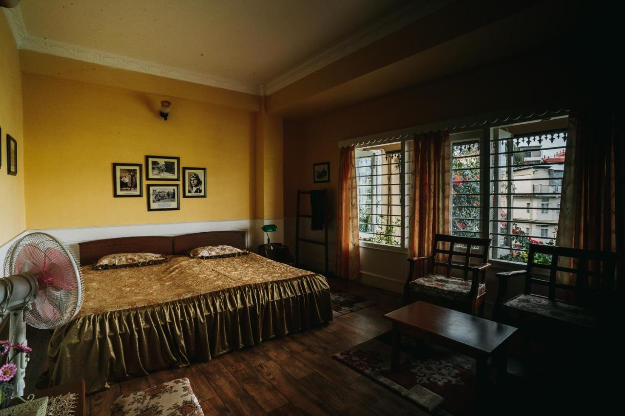Rock Cliff Home Stay 실롱 외부 사진