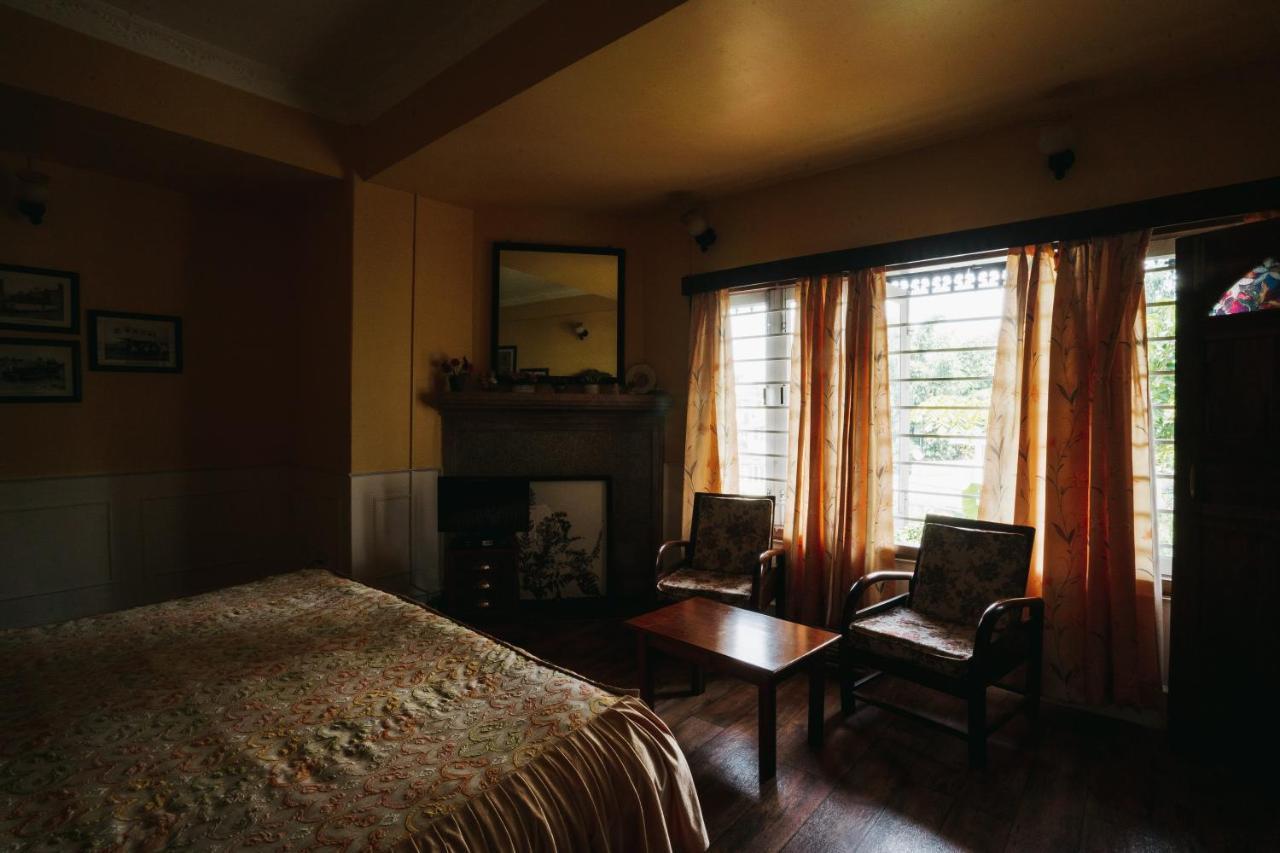 Rock Cliff Home Stay 실롱 외부 사진