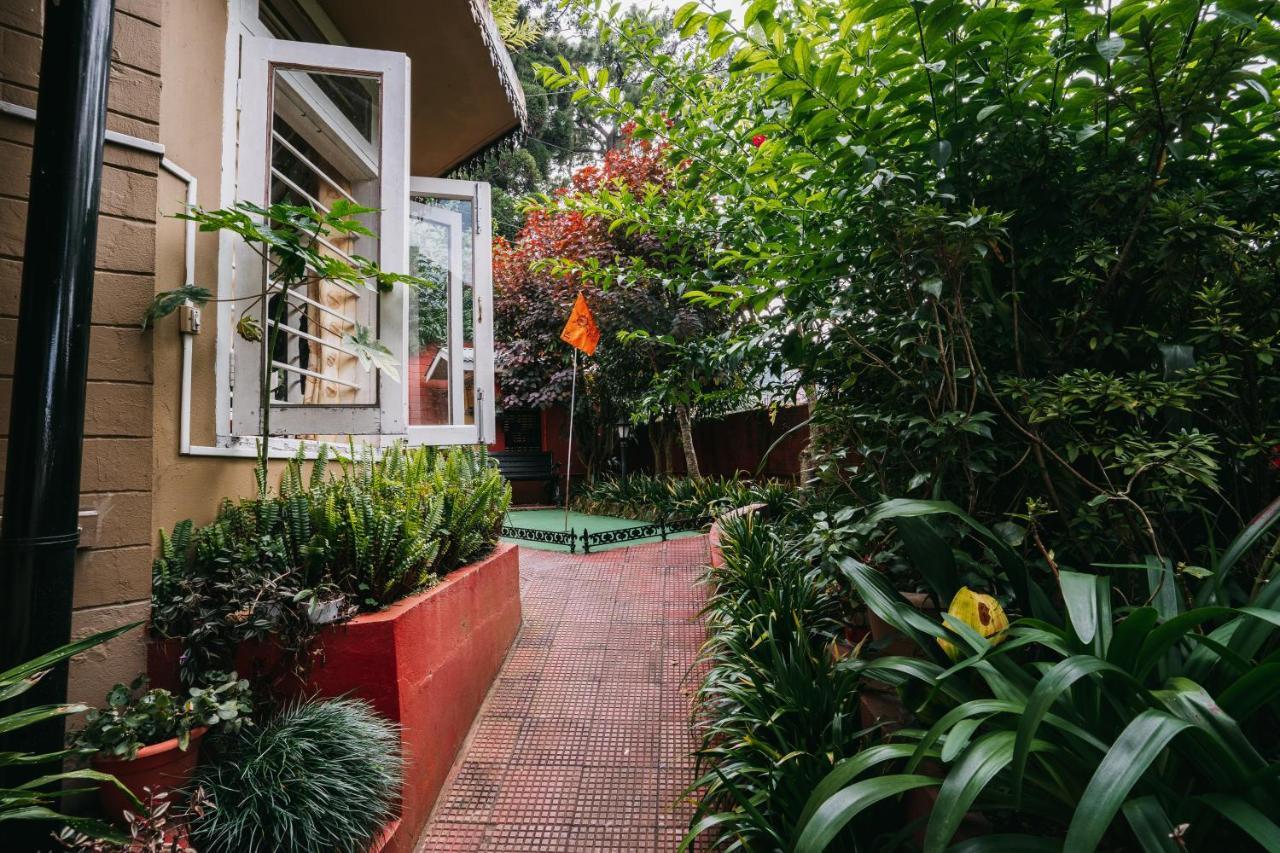 Rock Cliff Home Stay 실롱 외부 사진