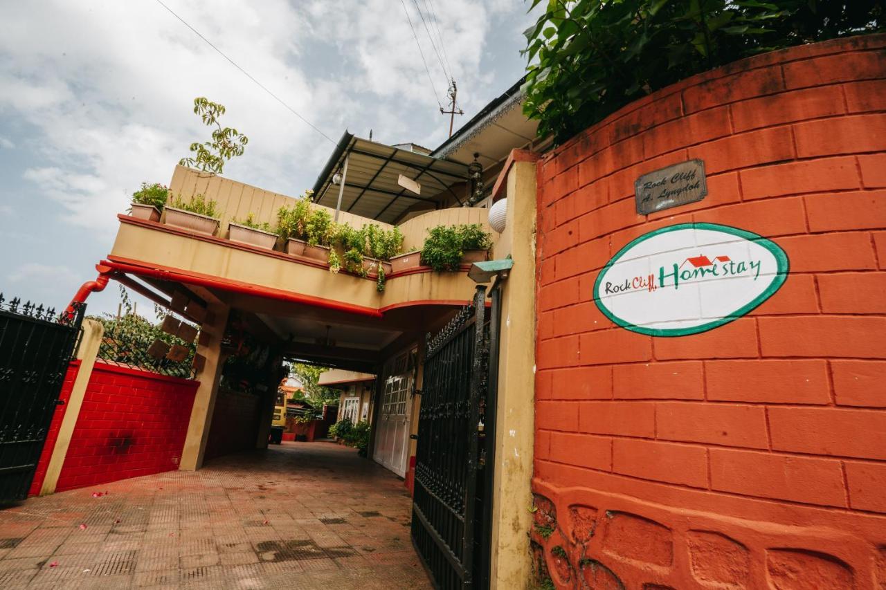 Rock Cliff Home Stay 실롱 외부 사진