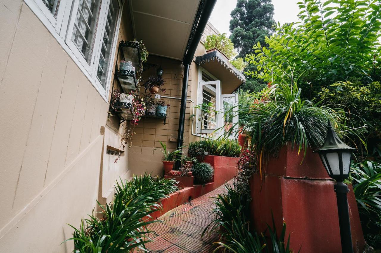 Rock Cliff Home Stay 실롱 외부 사진