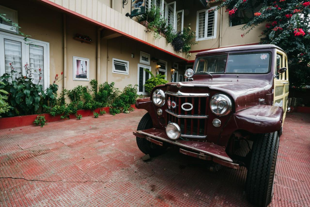Rock Cliff Home Stay 실롱 외부 사진