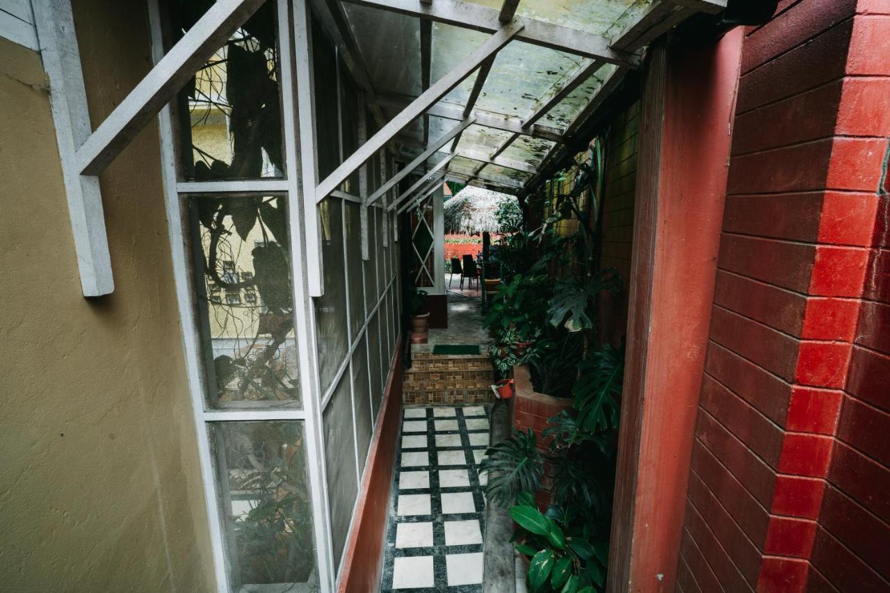 Rock Cliff Home Stay 실롱 외부 사진