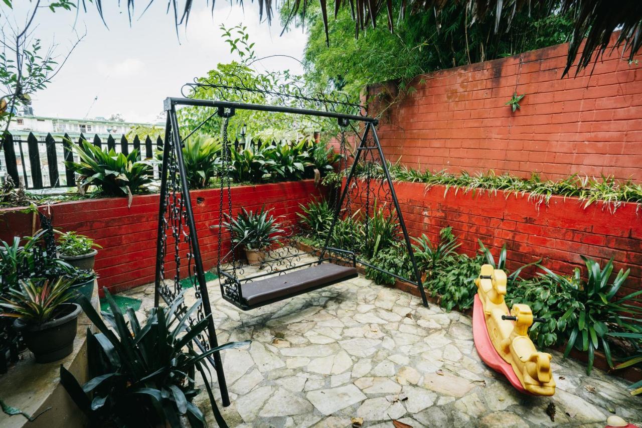 Rock Cliff Home Stay 실롱 외부 사진