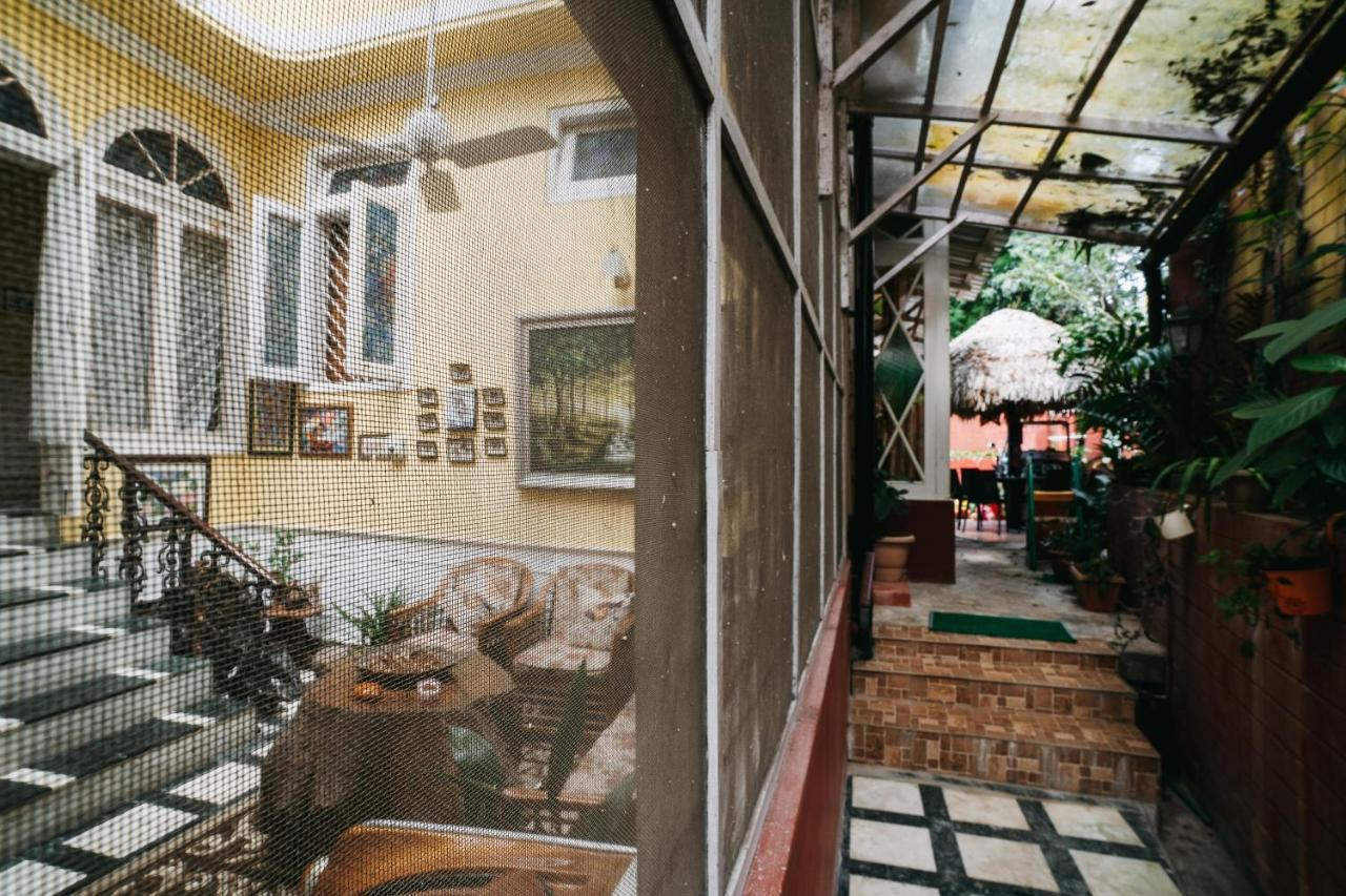 Rock Cliff Home Stay 실롱 외부 사진