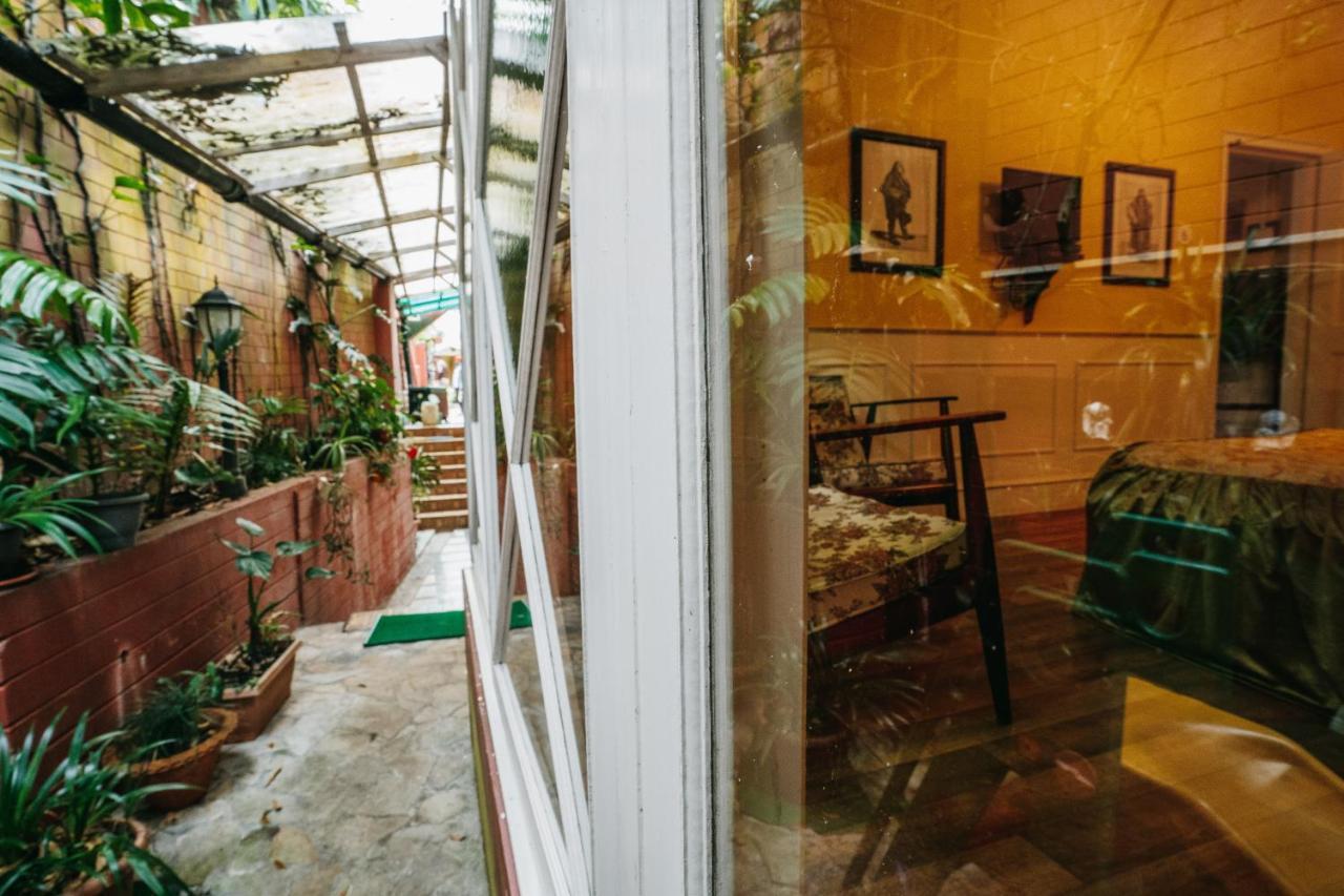 Rock Cliff Home Stay 실롱 외부 사진