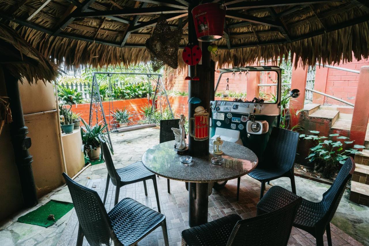 Rock Cliff Home Stay 실롱 외부 사진